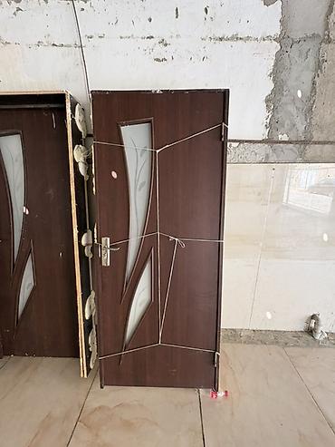 ev dekor: Daxili qapılar – şüşəli dekorlu, tünd qoz rəngində - Material — 4