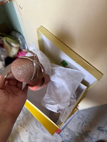 сливы девушек: Туфли, 34, Christian Louboutin, Б/у, цвет - Золотой, Самовывоз — 2