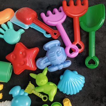 Игрушки: Набор мягких игрушек включает в себя семь различных фигурок, каждая со — 23