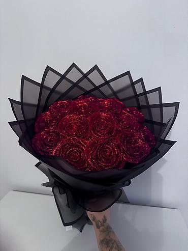 Praznična dekoracija: Satenske bukete ruža – idealni za Dan zaljubljenih i posebne prilike — 7