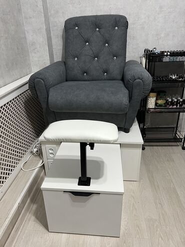 Другое оборудование для салонов красоты: Маникюрный стол Полки под лаки Лабораторный шкаф Шкаф под сухожар — 32