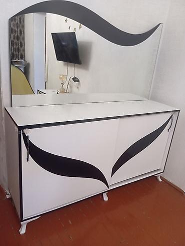 plastik komod: Ağ‑qara dizaynlı dəst: TV stendi və güzgülü komod - TV stendi: sağda — 4