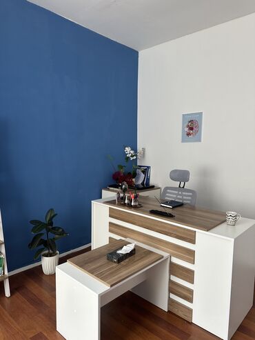 Digər kommersiya daşınmaz əmlakı: 1saatlıq otaq 10 azn. Günlük 40 azn. Aylıq 350 azn Psixoloqlar üçün — 5