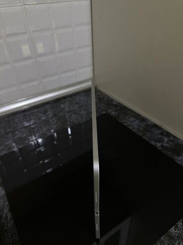 Apple iPad: Apple iPad Pro (gümüş rəng) – 11" seriyası Xüsusiyyətlər: - Premium — 3