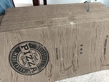 taxta qutular: 3 ölçü pizza paketleri heresinden 100 dene. 300 dene ümumi. 2 ölçü — 3