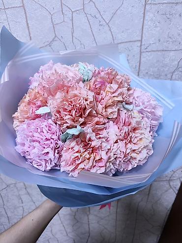 чайные розы: Букет ручной работы из Гвоздик(диантус)🌺🪷💐из гофрированной бумаги в — 2