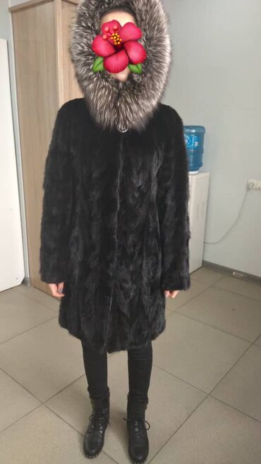 шуба зайчик in Кыргызстан | ИГРУШКИ: Продаю шубу, норковая! С объёмным мехом на капюшоне. Натуральный мех!