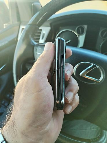 nokia 8800 sirocco satilir: Nokia 8 Sirocco, < 2 GB Memory Capacity, rəng - Bej, Düyməli — 4