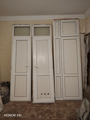 Plastik qapılar: PVC qapı və üst transom pəncərə dəsti - Material: ağ rəngli — 2