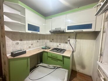кухоный: Кухонный гарнитур, Уголок, цвет - Зеленый, Б/у