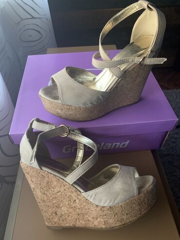 čizme sa skrivenom petom: Sandale, Graceland, 36