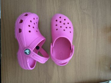 зимняя обувь для мужчин: Продаю детские кроксы,оригинал,покупали в Дордой Плаза,размер 9 ( наш