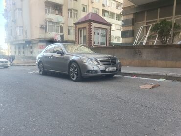 mersedes qapi: Mercedes-Benz E-Class E220 CDI sedan - Kuzov: 4 qapılı sedan