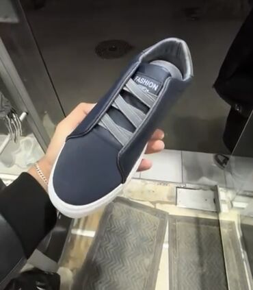 adidas ayaqqabı: Kişi sport klasık ayagablıarı Ölcüler var,ceşitlerimiz coxdu Her yaşa