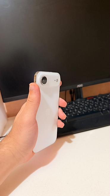 corn iphone: IPhone Air, 256 GB, White Titanium, Face ID — 9