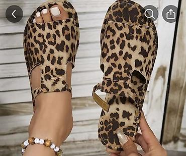 Basanoşka və səndəllər: Qadın üçün leopar naxışlı sandal - Dizayn: Açıq burunlu, yan — 1
