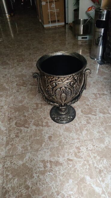 Tullantı qabları: Zibil qabi Tullantı qabi Ferqli çeşidlər mövcuddur Qiymət çeşidinə — 7