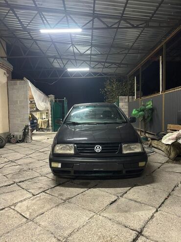 мотор фольцваген: Volkswagen Vento: 1994 г., 1.8 л, Механика, Бензин, Седан