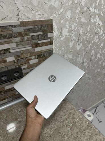 HP: HP ProBook, 14 ", Intel Core i5, 256 GB