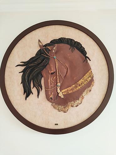 heykel satışı: Rəsm əsəri at başlı heykel böyük ölçüdə. Heykəl sənət əsəri. Təzə — 1