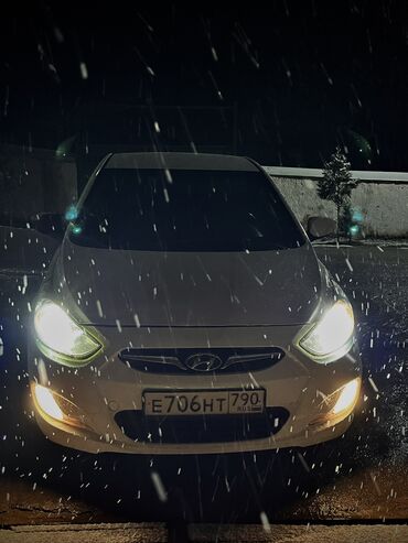 Hyundai Solaris: 2013 г., 1.6 л, Механика, Бензин, Седан