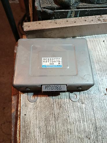 Панели, обшивки: Митсубиси паджеро 3 дизель 3.2 только запчасти те которые на фото — 11