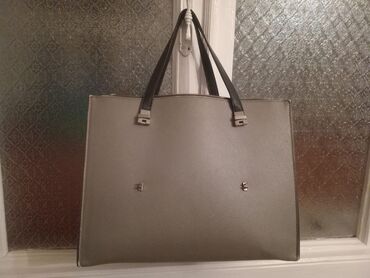 Samovarlar: Satılır: Məişət və geyim əşyaları paketi 1) Elektrik samovarı - — 5