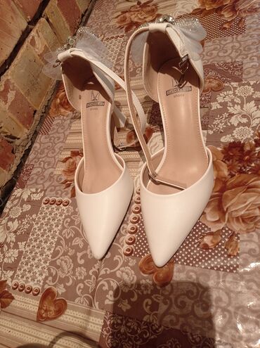 вечерние женские туфли: Туфли 38, цвет - Белый