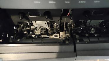 Другая аудиотехника: Только сам центр без колонок, аукс работает, радио работает, сд — 16