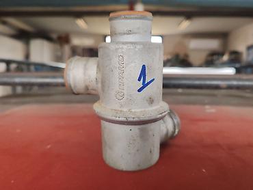 komora za pumpicu: Termostat tecnosti Lada 7 Riva,21213,21214 Niva. Polovno, ocuvano — 1