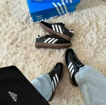 Patike: Adidas Samba patike

Novo
Brojevi 36 do 46

fb Moja Kupovina 1 — 7