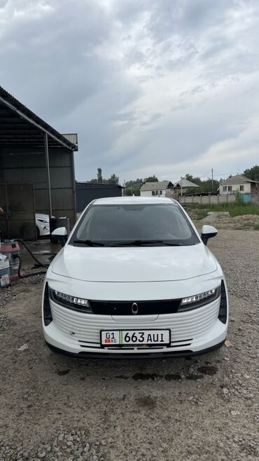 фары на опель вектра б: Белый седан с современным дизайном кузова. Автомобиль оснащен