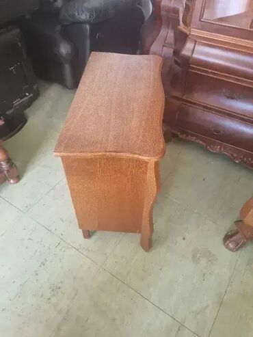 Stilske komode: Komoda u odlicnom stanju. Visina 65cm Sirina65cm Dubina 35cm na lalafo.rs — 9 Stilske komode: Komoda u odlicnom stanju. Visina 65cm Sirina65cm Dubina 35cm — 9