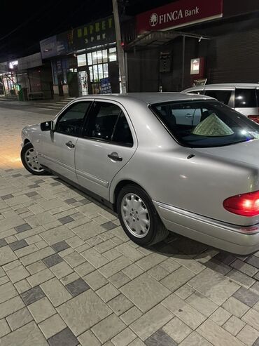 Mercedes-Benz: Mercedes-Benz E-Class: 1995 г., 3.2 л, Автомат, Бензин, Седан — 4