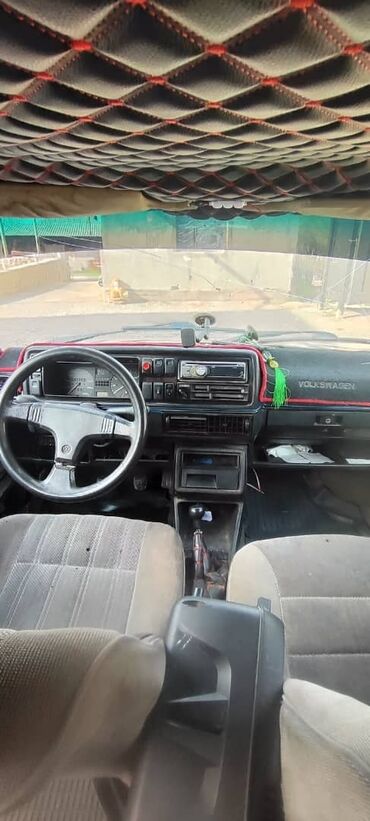 Volkswagen: Volkswagen Jetta: 1991 г., 1.8 л, Механика, Бензин, Седан