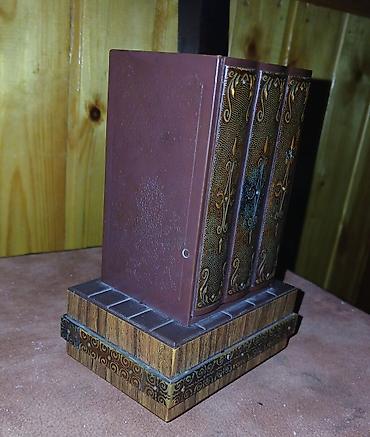 1984 kitab: Sovet dövrünə aid mexaniki siqaret qutusu–dispenser - Retro — 3
