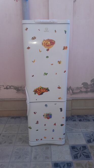 ucuz xaladeniklər: İşlənmiş 2 qapılı Indesit Soyuducu Satılır, rəng - Ağ