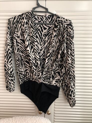 Dəstlər, kostyumlar: Qadın geyimləri dəsti 1) Qara don - Uzun, V-yaxa, sarğı (wrap) — 7