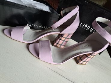 sandale 41 broj: Sandals, Capelli Rossi, 41