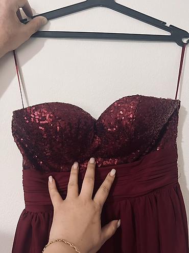 Haljine: Duga svečana haljina – 2 modela 1) Bordo haljina: - Gornji deo — 2
