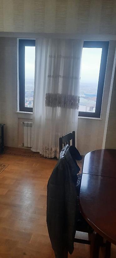 Uzunmüddətli kirayə mənzillər: Mənzildə 2 otaq planı: geniş dəhlizdən qonaq otağına və ayrıca mətbəxə — 9