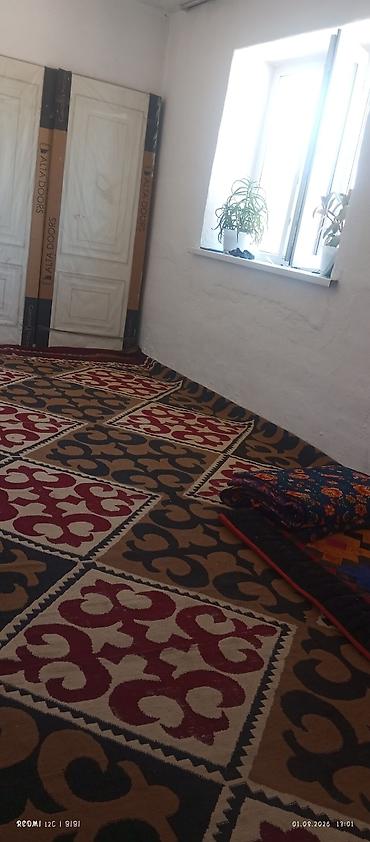 Ковры и паласы: Нарын облас жумгал району чаек айылында үй сатылат 4 бөлмө сарай жаңы — 1