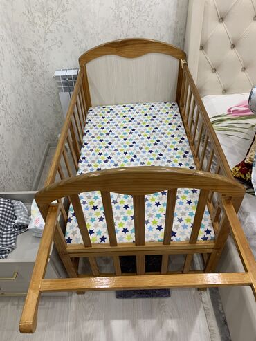 кроватка для малыша: Односпальная кровать, Для девочки, Для мальчика, Б/у