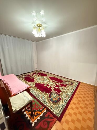 срочно продаётся 1 комнатная квартира в районе ошского рынка по улице кенсуйская: 1 бөлмө, 36 кв. м, 105-серия, 2 кабат, Косметикалык ремонт