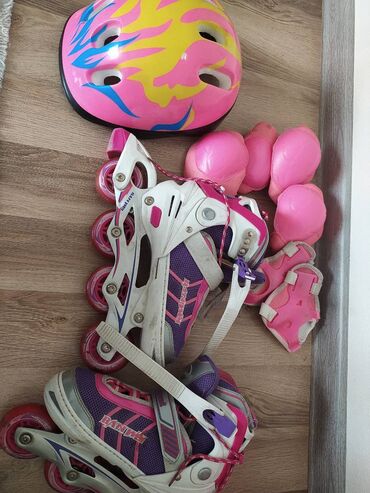 ролики на обувь: Продам ролики фиолетово- розового цвета в идеальном состоянии, для