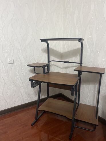 стол в стиле лофт: Стол, цвет - Коричневый, Б/у