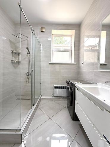 Продажа коттеджей и домов: 🚨 СРОЧНО ПРОДАЕТСЯ 🚨 🏡 Объект: Двухэтажный дом 📍 Локация: ж/м Ак-Орго — 11