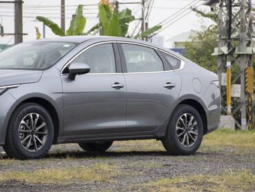 hyundai ioniq: Серый седан BYD с элегантным дизайном кузова. Автомобиль оснащен