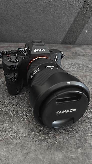 Беззеркальная полноформатная камера Sony α7 4 - Объектив Tamron 28–75