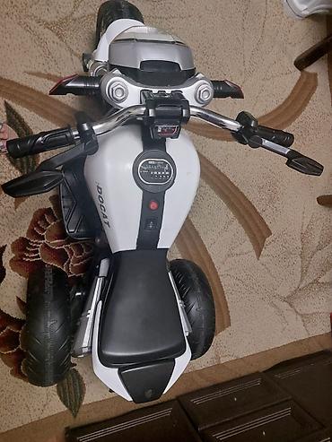 Игрушечный транспорт: Uşaq üçün elektrikli üçtəkərli motosiklet çox yaxsı vəziyətdədir cox — 2